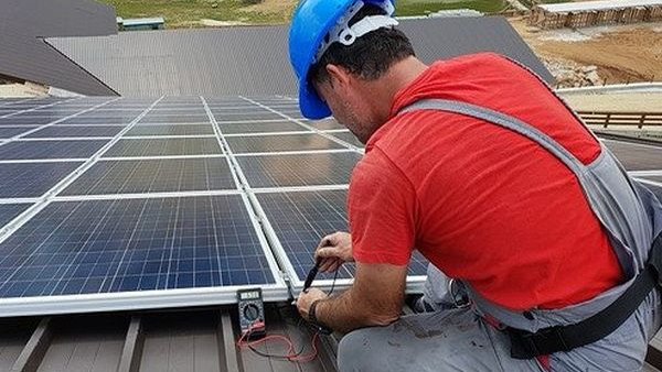 Panourile solare și pompele de căldură, la mare căutare printre români. Cererile de instalare au crescut cu 28%