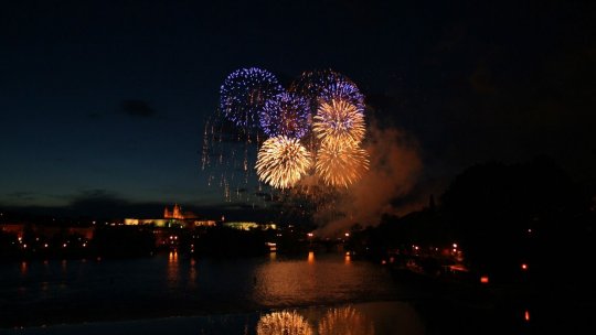 Specialist: Artificiile de Anul Nou poluează aerul şi sunt un dezastru pentru păsări şi animale