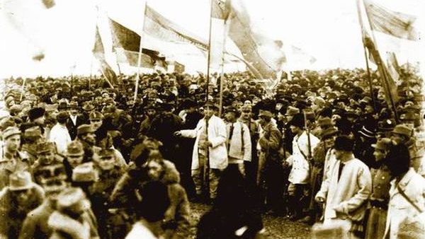 Alba: Nicio floare nu a fost depusă nici în acest an la busturile înfăptuitorilor Unirii de la 1918