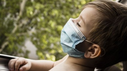 Zeci de cazuri de infecţii respiratorii la copii, înregistrate în ultimele zile la secţiile pediatrice