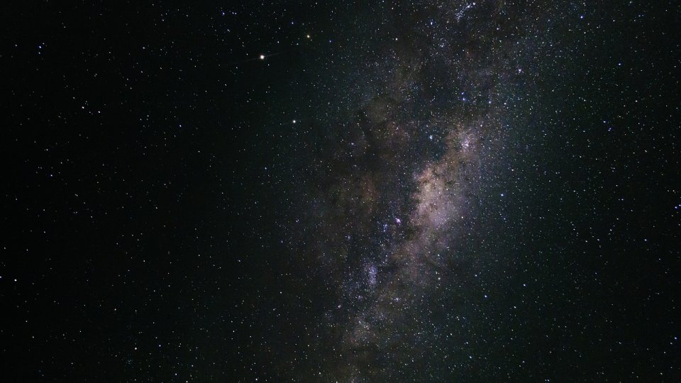 Astronomii au descoperit o planetă cu mult prea mare pentru steaua ei