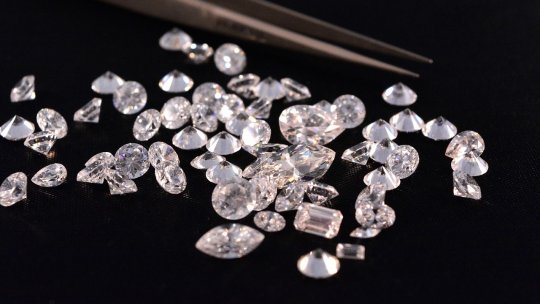 G7 va interzice importurile directe de diamante ruseşti începând de la 1 ianuarie