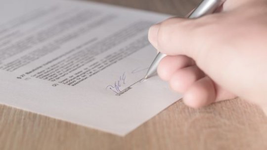 Obligat să plătească o datorie la 5 ani după ce a semnat cu cerneală simpatică un acord de împrumut