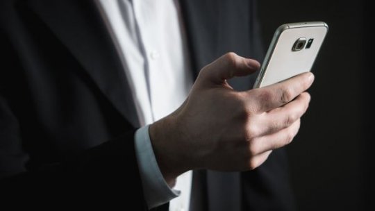 Martin Cooper, 'inventatorul mobilului': Ridicaţi-vă privirea din telefoane