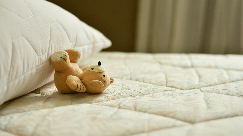 Dormitul pe o saltea dură nu este benefic pentru sănătate