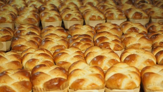 Medicii specialişti recomandă evitarea consumului excesiv de mâncare şi alcool pe perioada sărbătorilor