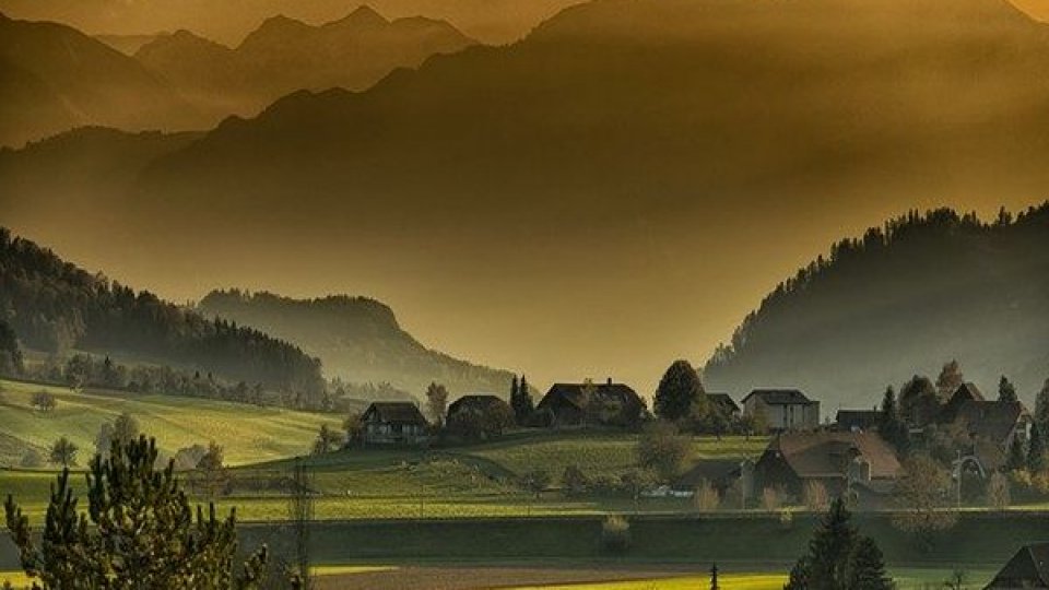 Vreme deosebit de rece şi precipitaţii, prognozate pentru următoarele zile