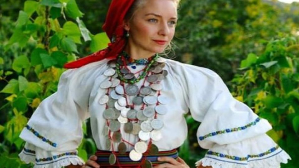 Ziua Naţională a Costumului Tradiţional: Vizitatorii îmbrăcaţi în port popular vor beneficia de acces gratuit în Muzeul ASTRA