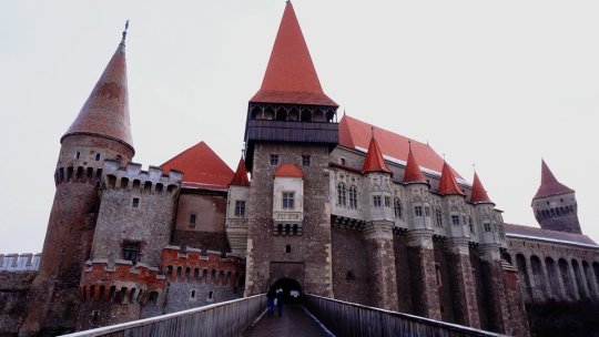 Proiecţii video-mapping la Castelul Corvinilor, cu ocazia 'Nopţii Muzeelor'