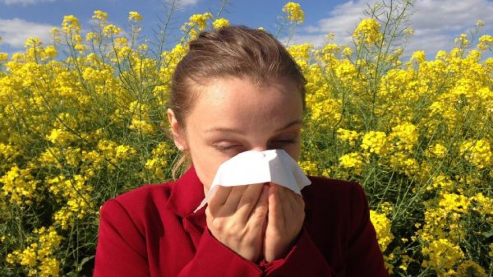 Tot mai mulți români suferă de o formă de alergie