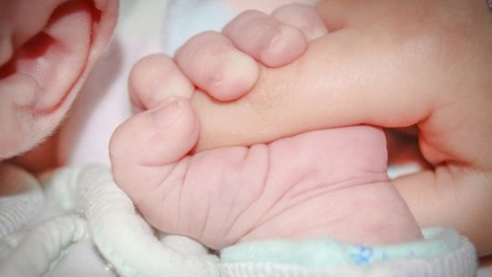 Numărul născuţilor-vii rămâne scăzut, sporul natural se menţine negativ