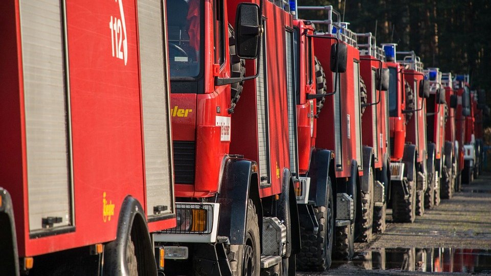 În comuna Tinosu, judeţul Prahova, a izbucnit un incendiu la locomotiva unui tren de călători