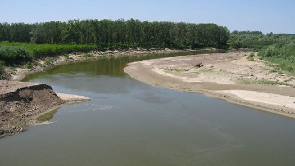 Alerte de inundaţii pe râuri din mai multe judeţe