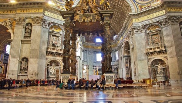 Ritual penitenţial la Bazilica Sfântul Petru după ce altarul a fost profanat