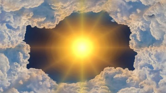 Zilele însorite şi călduroase alternează cu cele ploioase şi reci în prima lună a verii