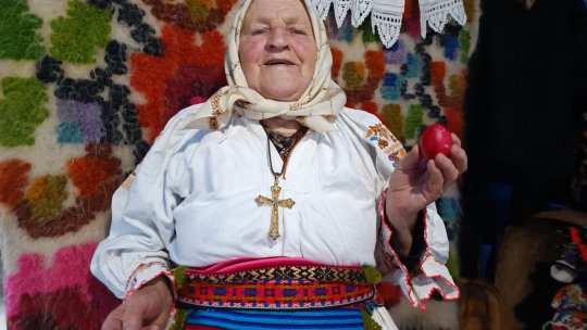 Floarea Cozmii din Runcu Salvei, ultima opincăreasă din România