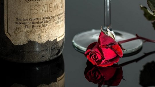 Vinul roșu e bogat în polifenoli chimici antioxidanti