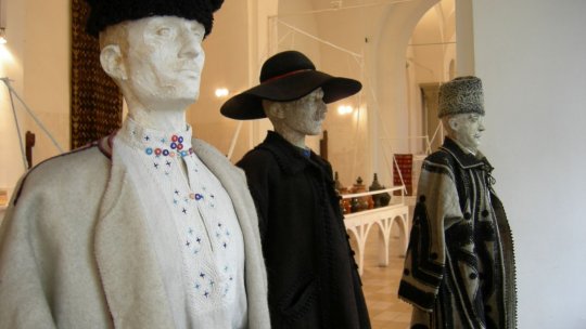Un meşter popular din Satu Mare, care realizează costume codreneşti, va primi titlul de Tezaur Uman Viu