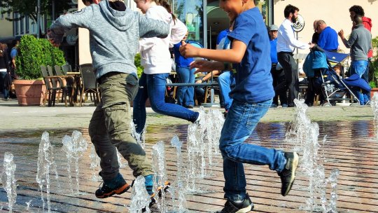 Tabere coordonate de Organizaţia "Salvaţi copiii" pentru copii ai căror parinţi sunt plecaţi la muncă în străinătate