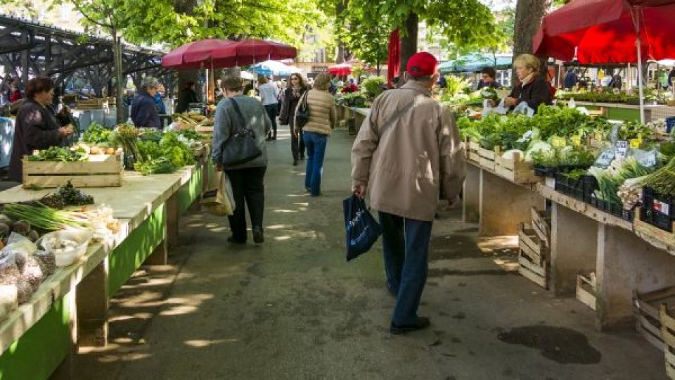 Târg dedicat producătorilor locali, organizat săptămânal în Piaţa Unirii din Oradea