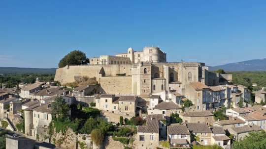 Miraculosul castel din Grignan şi o veche reţetă provensală