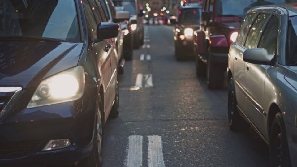 Traficul rutier pe DN1, în localitatea Crevedia, este oprit pe ambele sensuri