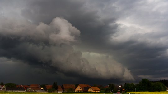 Vijeliile cu cod roşu de duminică au produs efecte devastatoare în jumătatea de est a ţării