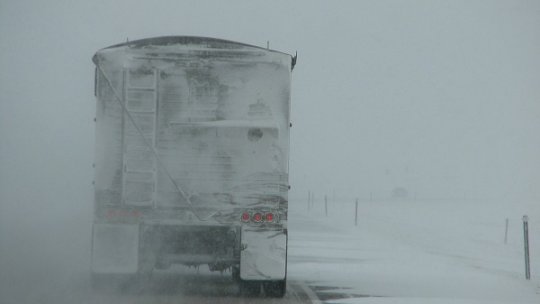 Infotrafic: Circulaţie în condiţii de iarnă pe mai multe drumuri din judeţele Buzău, Iaşi, Maramureş şi Mureş