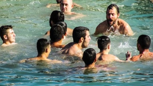 Pregătiri pentru ceremonialul de aruncare în Dunăre a sfintei Cruci