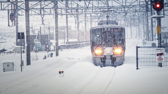 CFR SA: Circulaţia trenurilor se desfăşoară în condiţii de iarnă; nu sunt trenuri blocate