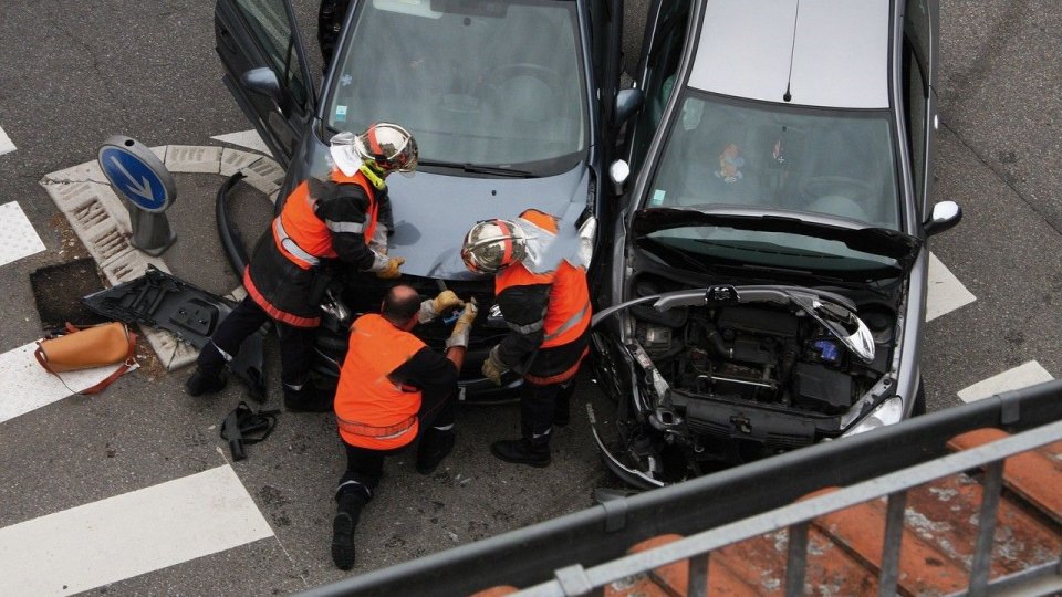 Tânăr care a accidentat mortal doi pietoni într-o comună din Gorj, reţinut