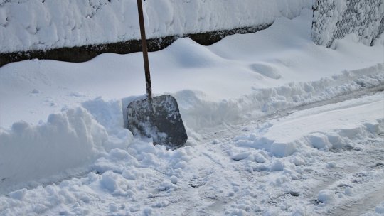 Şcoli cu activitate suspendată din cauza condiţiilor meteo