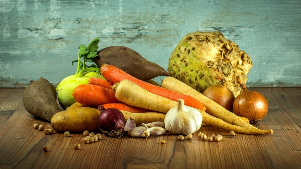 BIO România: Plafonarea adaosurilor comerciale la produsele alimentare româneşti va însemna preţuri mai mici la raft