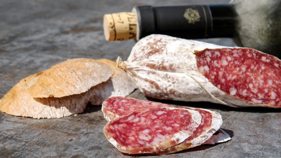 Romalimenta: Plafonarea adaosului comercial la toate produsele procesate în România este o măsură nejustificată şi păgubitoare