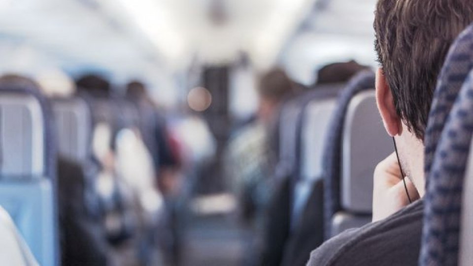 Probleme cu transportul gratuit al elevilor navetiști din Vâlcea, din cauza rutelor neatribuite