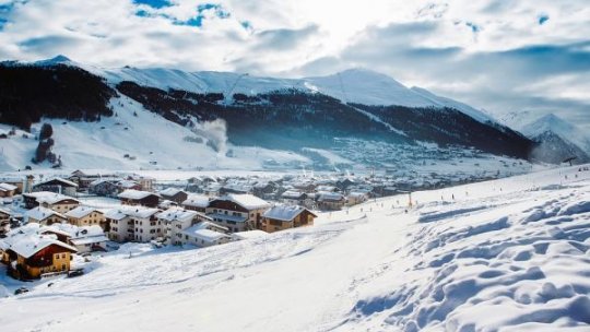 Zona montană a 7 județe sub cod roșu de viscol. Vreme severă în majoritatea regiunilor, anunțate pentru vineri