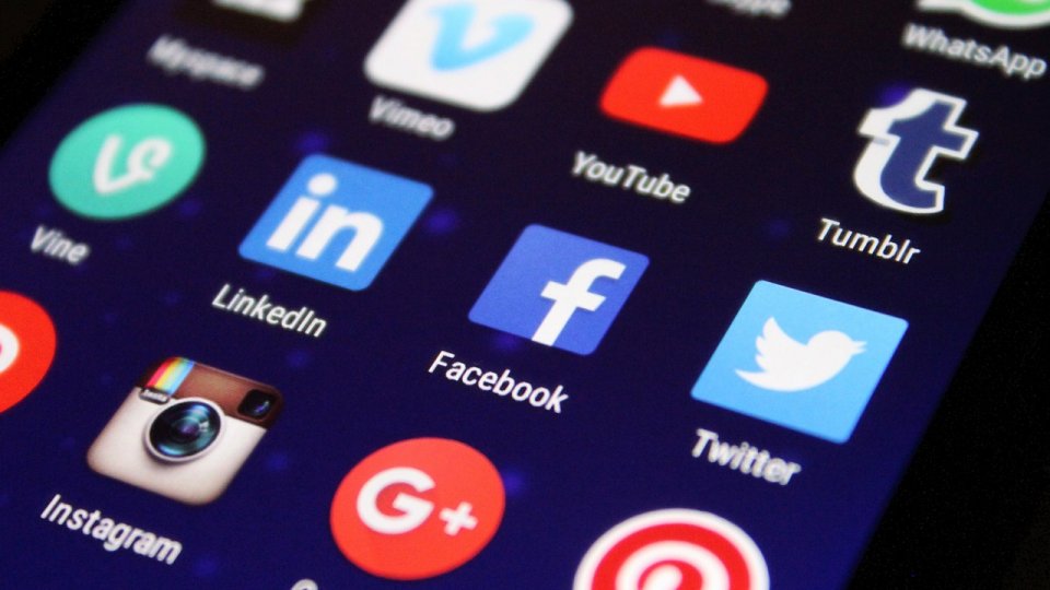 Ministerul de Interne precizează că se consideră contravenţie şi continuarea campaniei electorale în mediul online