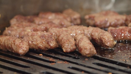 Exporturile de mititei şi de salam de Sibiu în Marea Britanie şi SUA, blocate din cauza pestei porcine africane