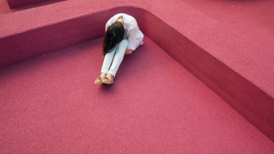 Te simți stresat și îți găsești confortul în mâncare? Cum să îți controlezi emoțiile