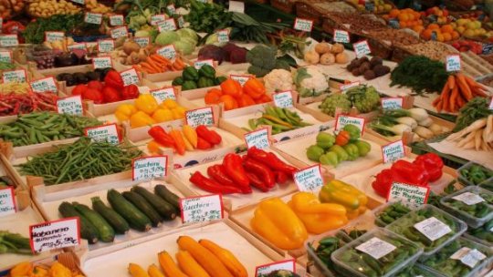 Noiembrie aduce scumpiri majore la fructe, margarină și servicii poștale