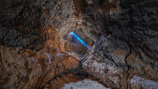O exploratoare italiană a rămas blocată la o adâncime de peste 500 de metri într-o peşteră