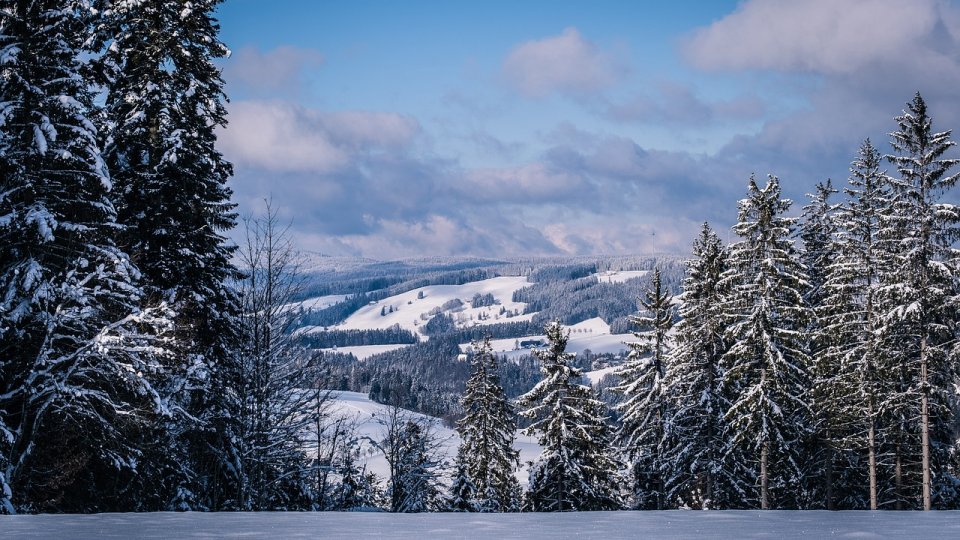 Drumul spre Cota 1400 din Sinaia a fost închis din cauza ninsorii