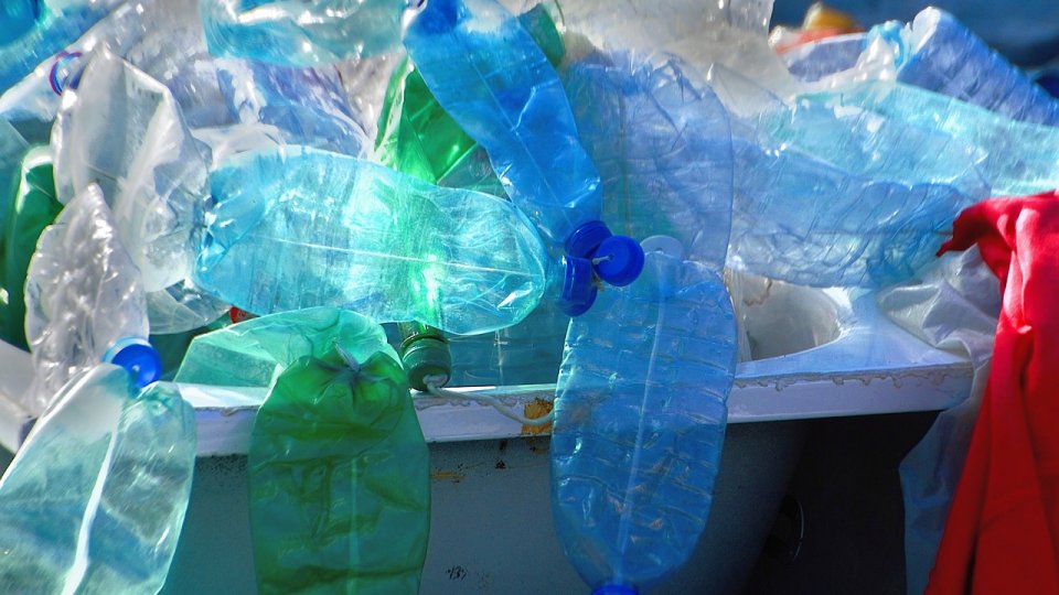 Statele nu au reuşit să încheie un acord privind poluarea cu plastic, în pofida urgenţei problemei globale