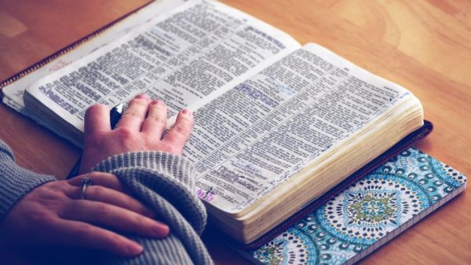 Ce este de fapt Biblia și cum a ajuns în România