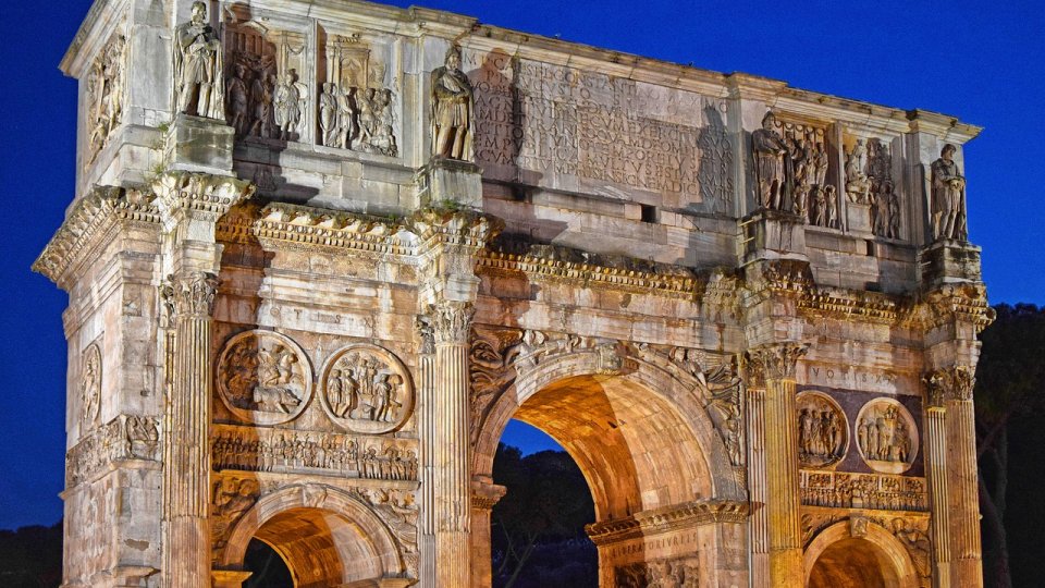 Statuia colosală a împăratului Constantin, reconstituită la Roma