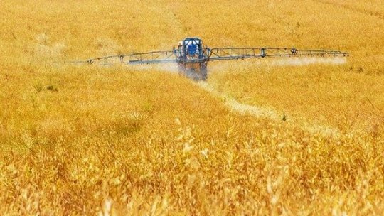 Fermierii salută decizia CE de retragere a proiectul SUR pentru reducerea consumului de pesticide