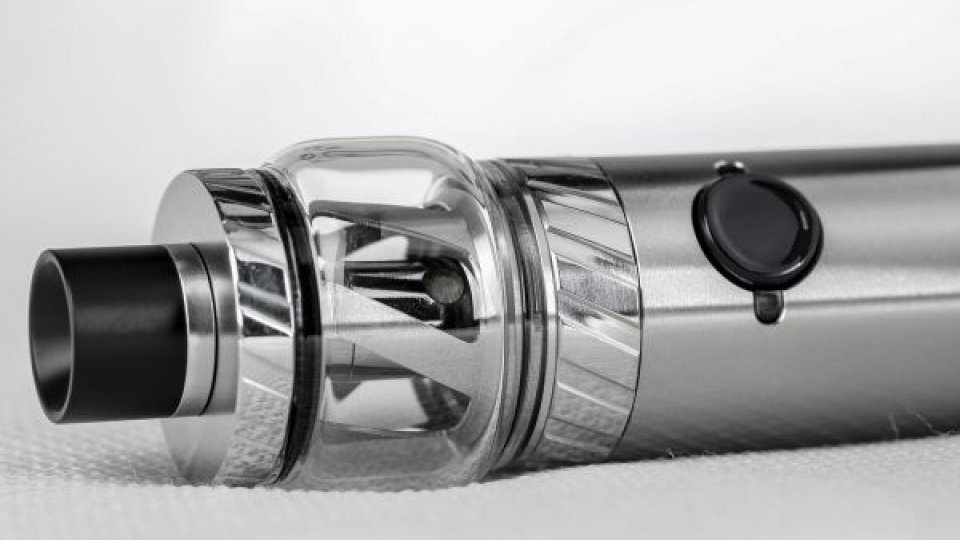 Senatul adoptă proiectul de lege care interzice minorilor accesul la dispozitive electronice cu sau fără tutun