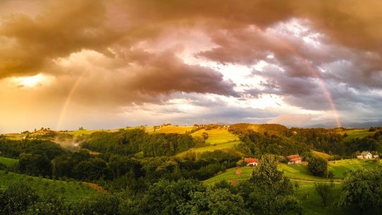 Avertizare meteo de vânt puternic în 15 judeţe, vineri