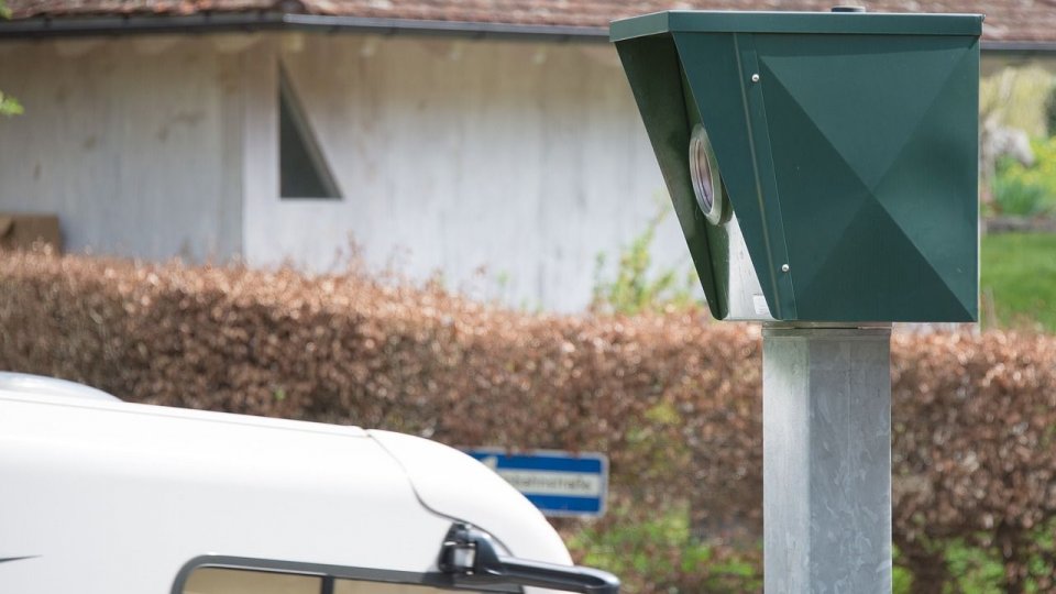 Siguranță rutieră îmbunătățită în Râmnicu Vâlcea: Radare fixe implementate în cinci zone