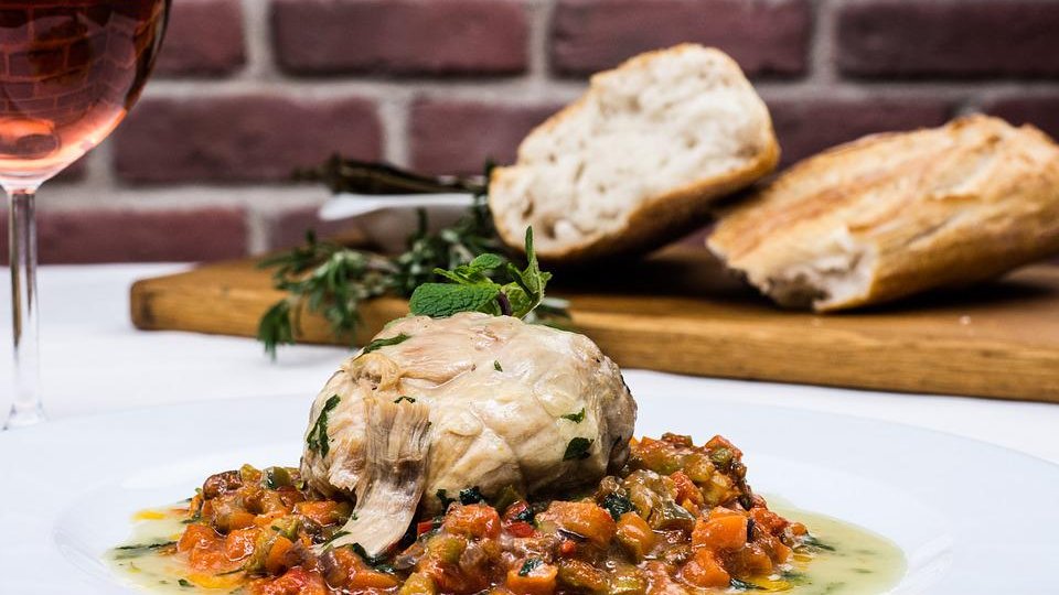 Peste două treimi dintre români nu au pus bani deoparte pentru masa de Paşte